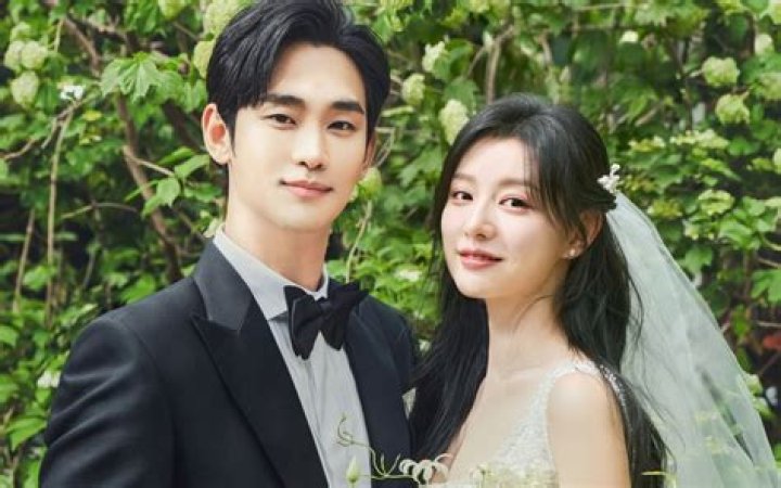 Exploring The Love Life Of Kim Jiwon: Is She Dating Anyone?