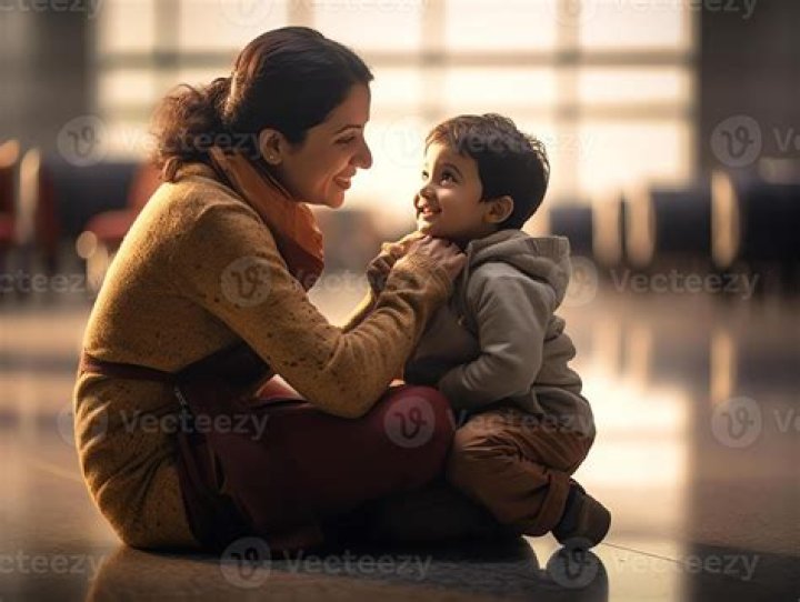 Heartwarming Moments: Kid And His Mom Caught On CCTV