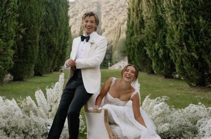 Zoe Perry's Journey: Is She Married Or Not?
